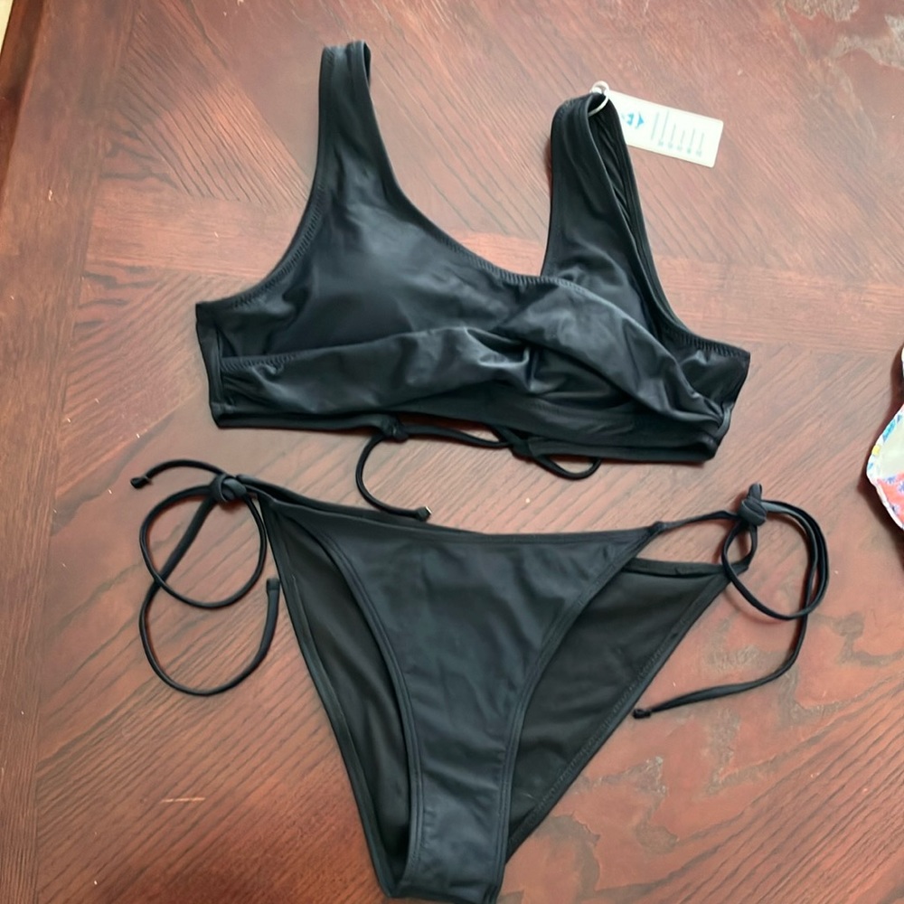 Black bikini